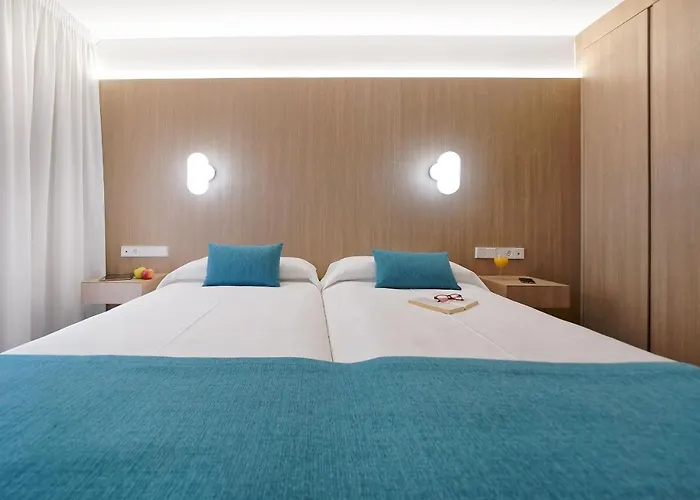 Ξενοδοχείο με διαμερίσματα Parque La Paz 4*